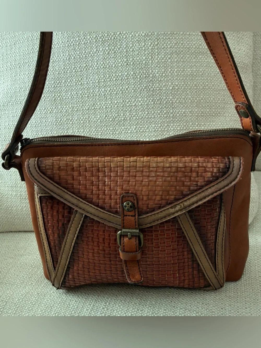 Patricia Nash EUC Avellino
Basketweave Tan Genuine
Leather Crossbody - Picture 11 of 16